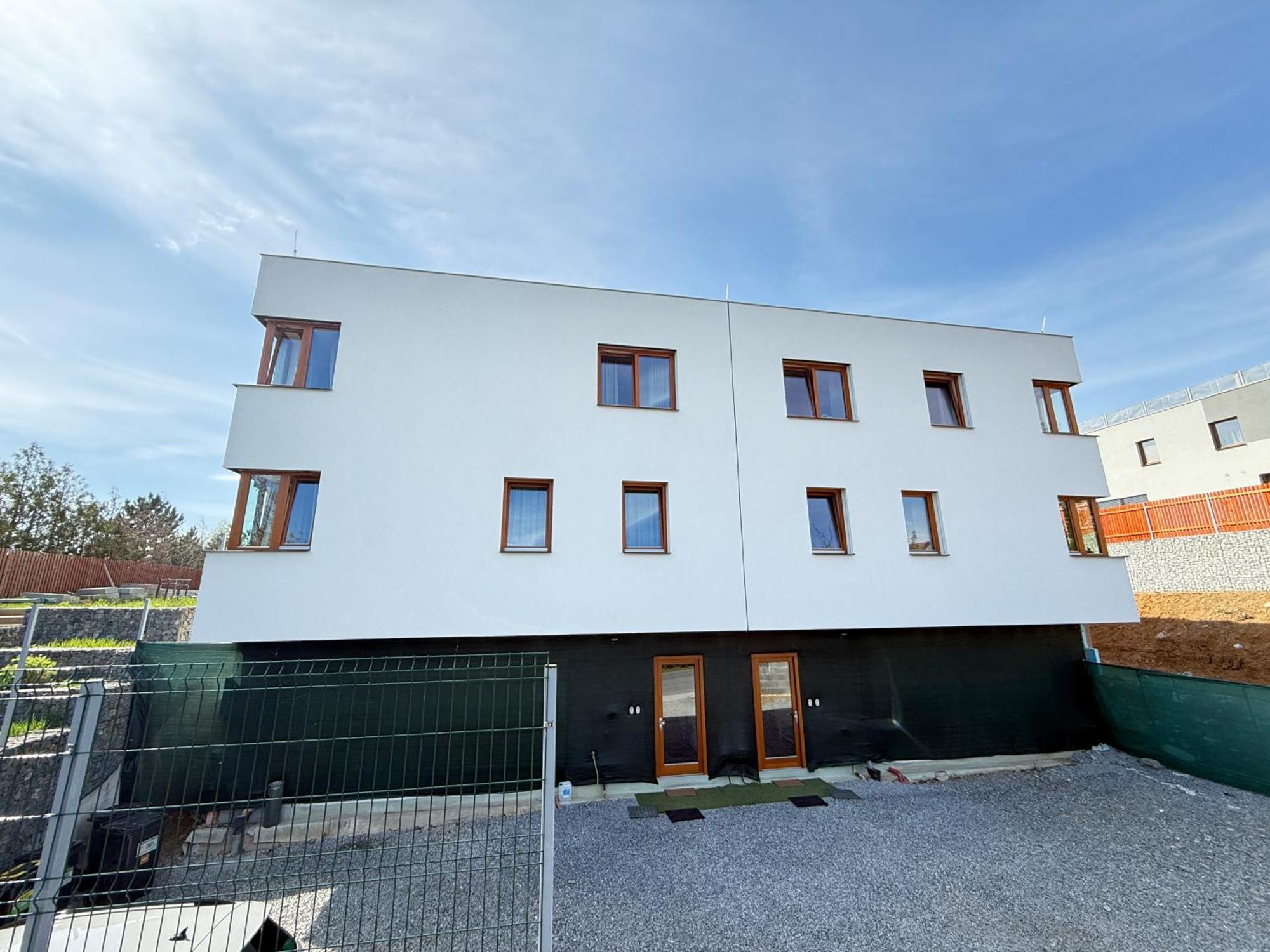 Familyvilla, New 4 Luxury Big Apartments, Parking * Praga