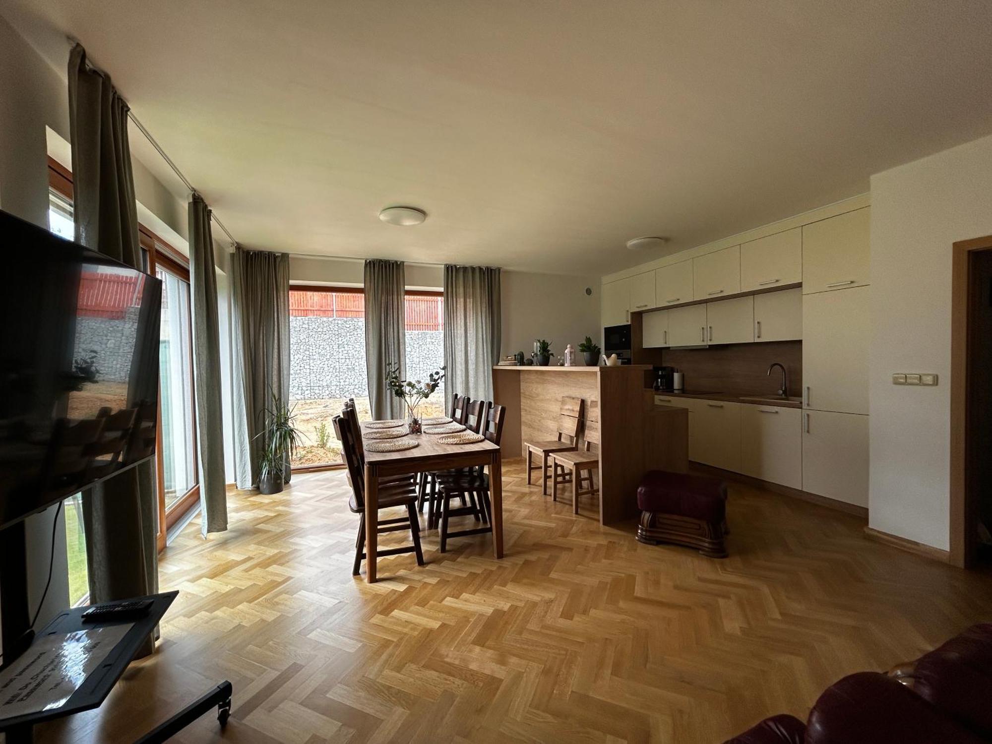 Familyvilla, New 4 Luxury Big Apartments, Parking