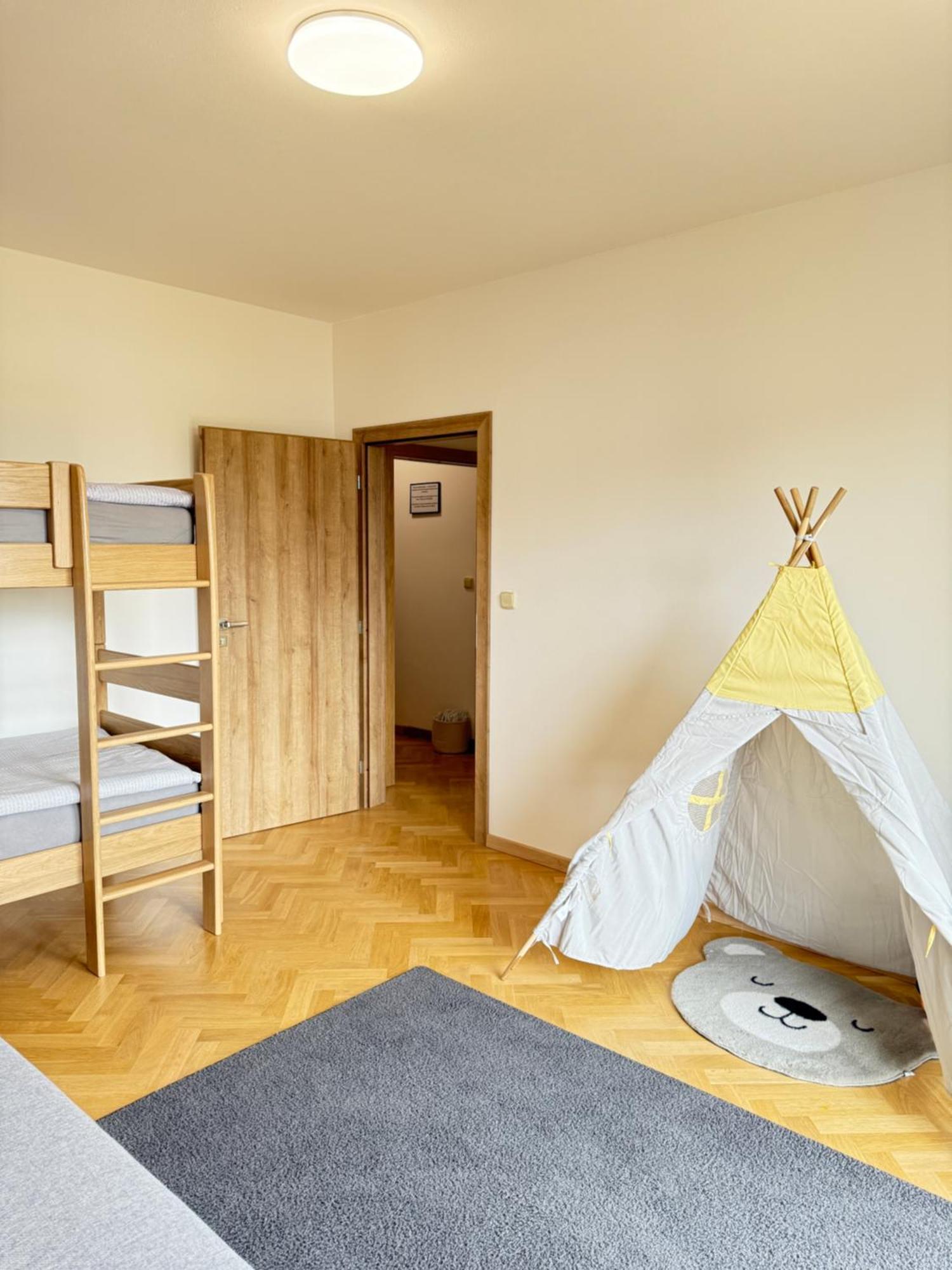Apartamento Familyvilla, New 4 Luxury Big Apartments, Parking Praga