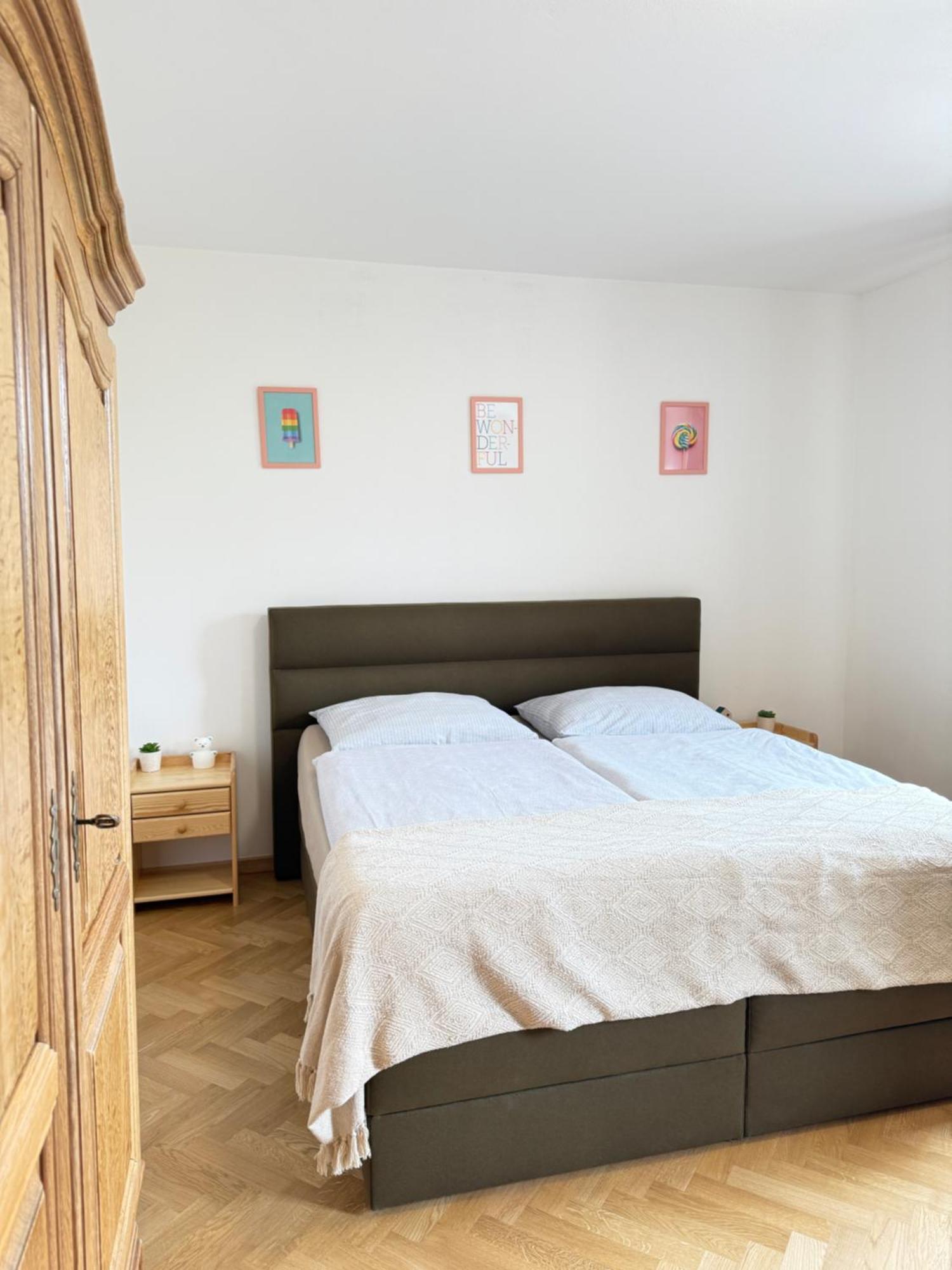 Familyvilla, New 4 Luxury Big Apartments, Parking Praga