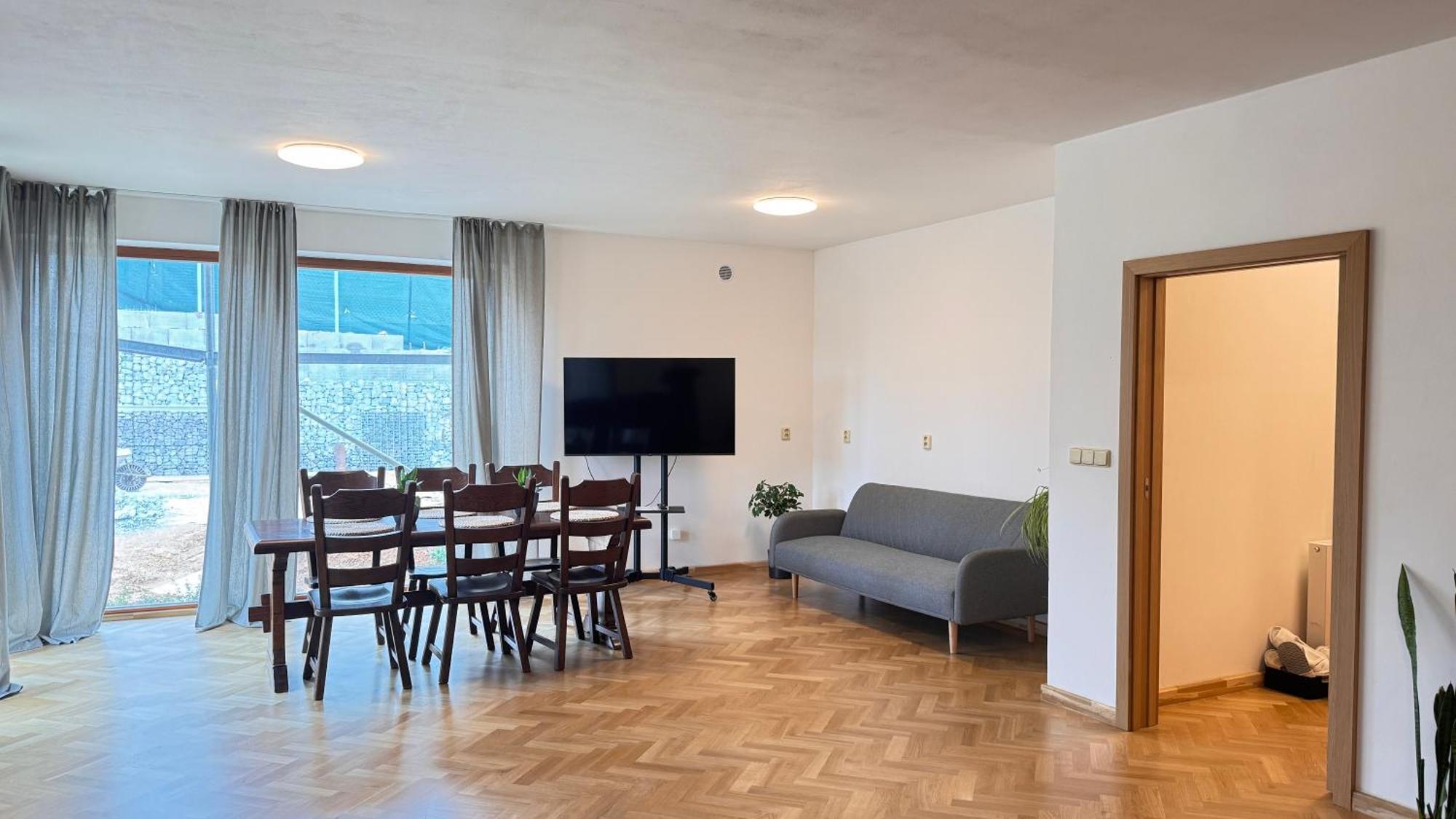 Familyvilla, New 4 Luxury Big Apartments, Parking Appartement *