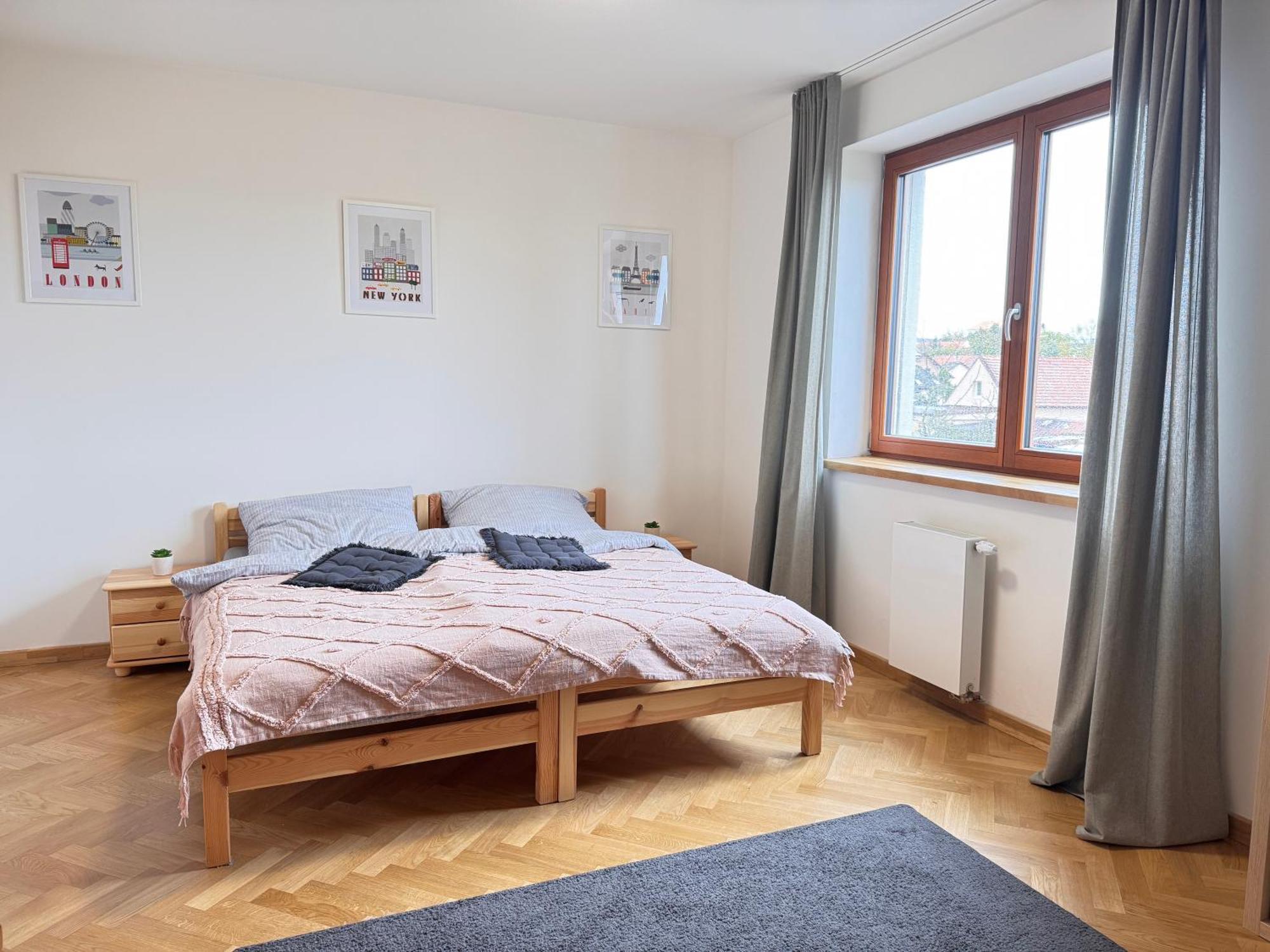 Familyvilla, New 4 Luxury Big Apartments, Parking Praag