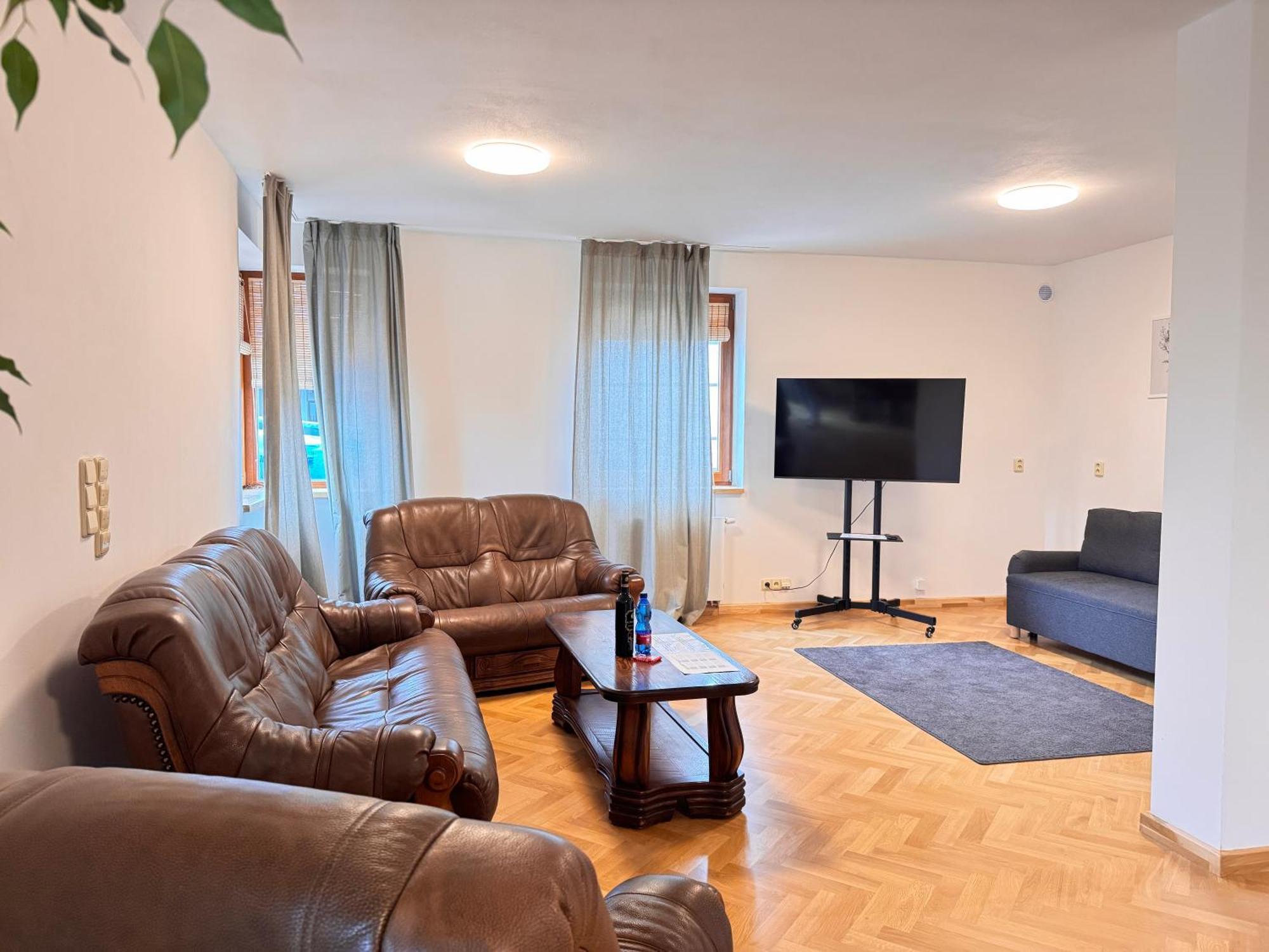 Familyvilla, New 4 Luxury Big Apartments, Parking Appartement *