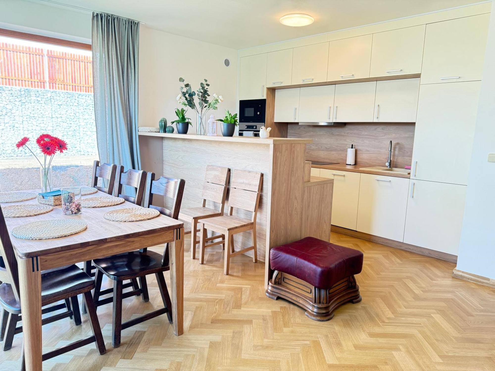 Familyvilla, New 4 Luxury Big Apartments, Parking Appartement