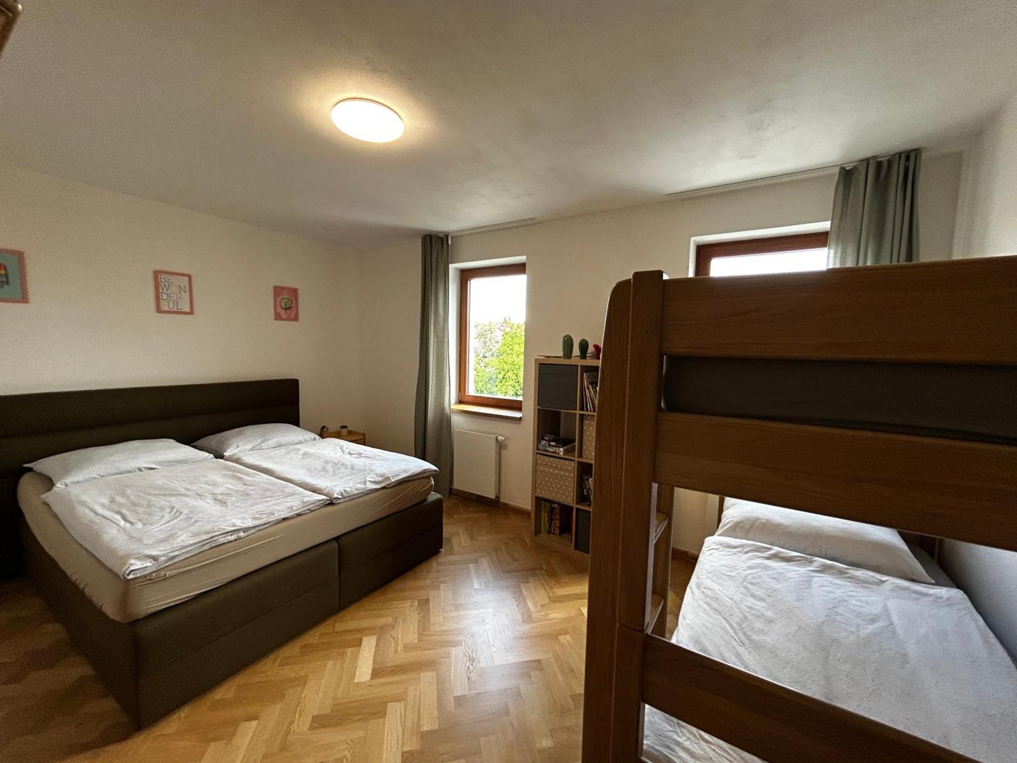 Familyvilla, New 4 Luxury Big Apartments, Parking Appartement Praag